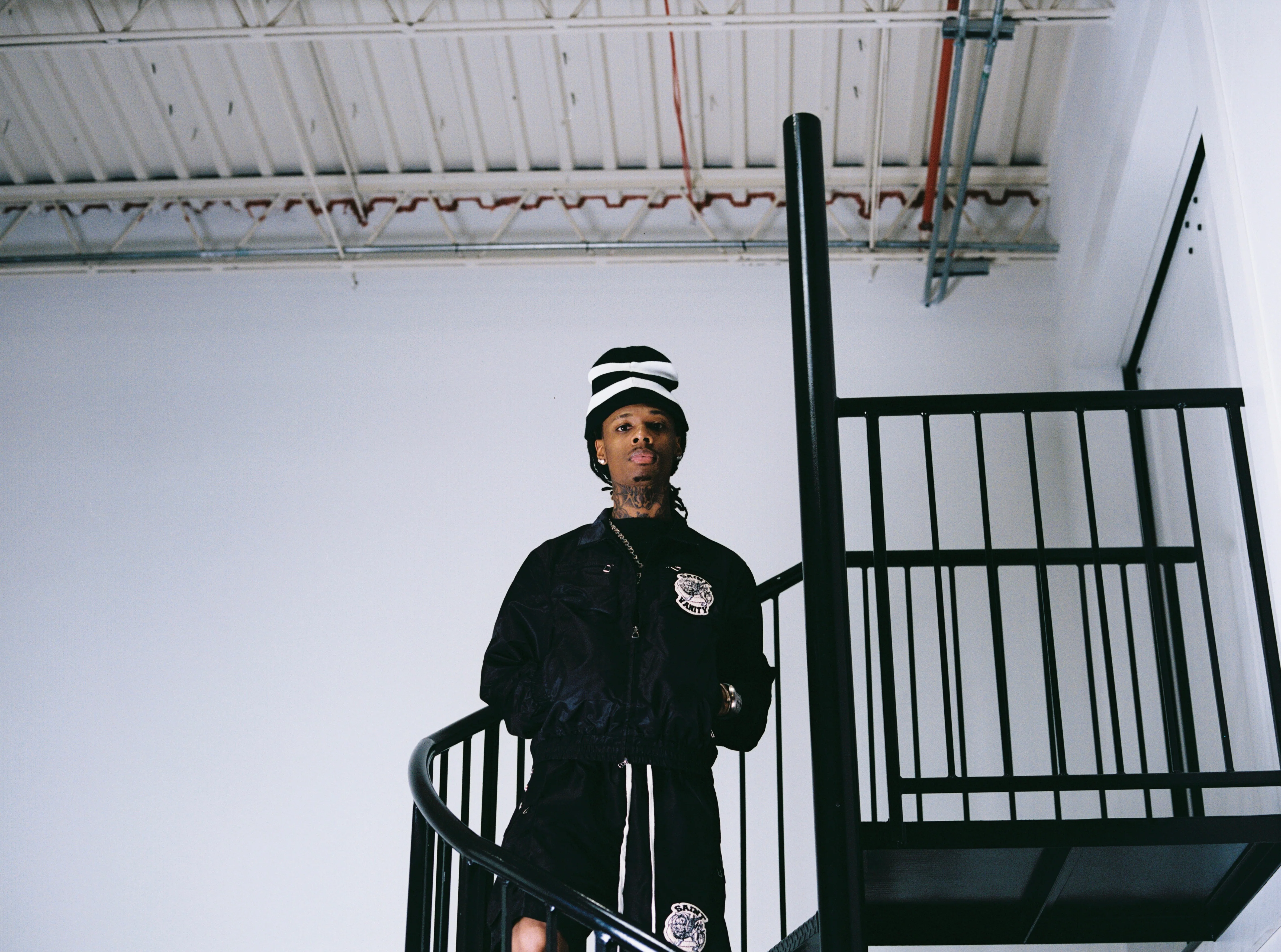 BLACK CARGO SHORTS+ - Image 2